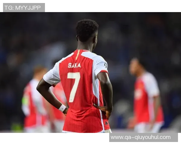 第65分钟萨卡被替换下场马丁内利替补登场展现新活力