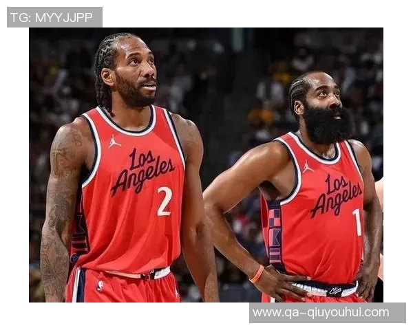 湖刺球迷手机桌面惊现小卡与哈登捧杯画面引发热议 湖刺球迷手机桌面惊现小卡与哈登捧杯画面引发热议